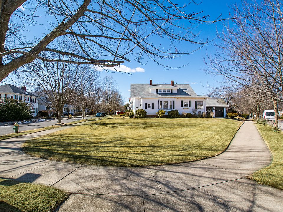 Bungalow with double lot 