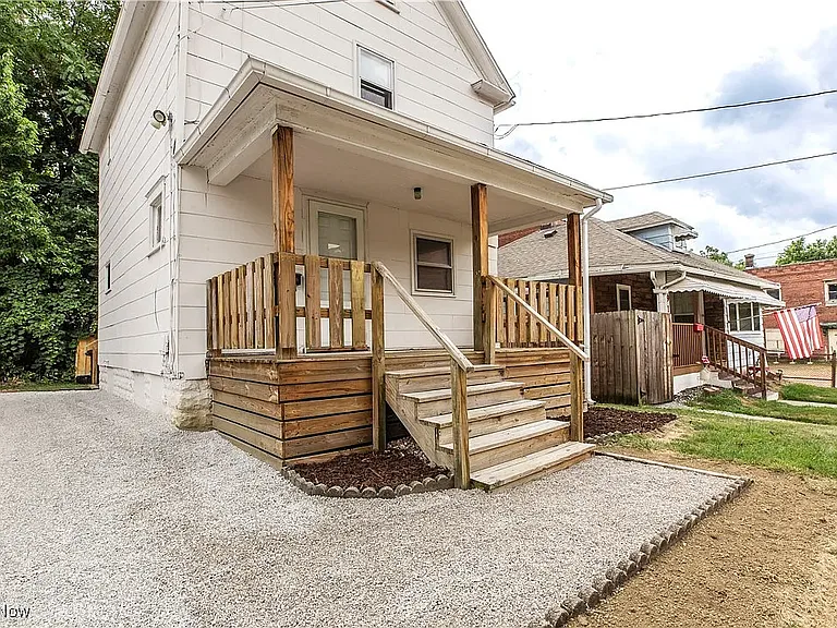 917 Clay St — Photo 3
