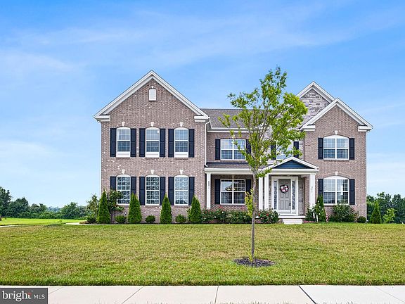 3rd image of 251 Dillon Cir