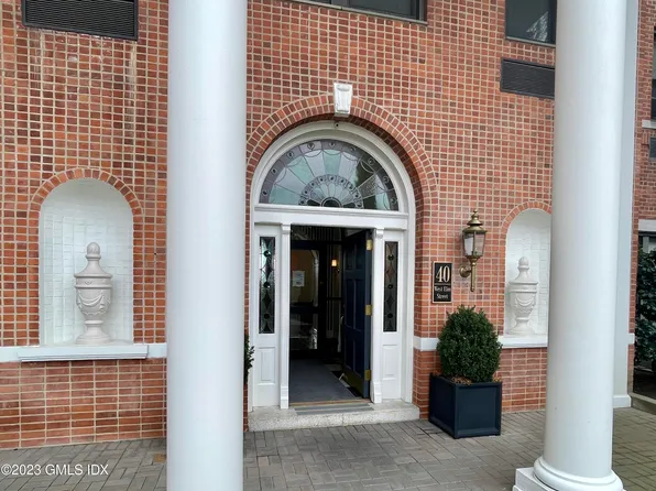 40 W Elm St, Greenwich, CT 06830