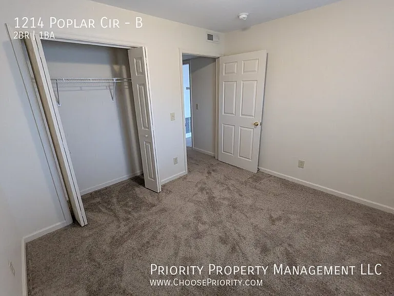 1214 Poplar Cir #B — Photo 6