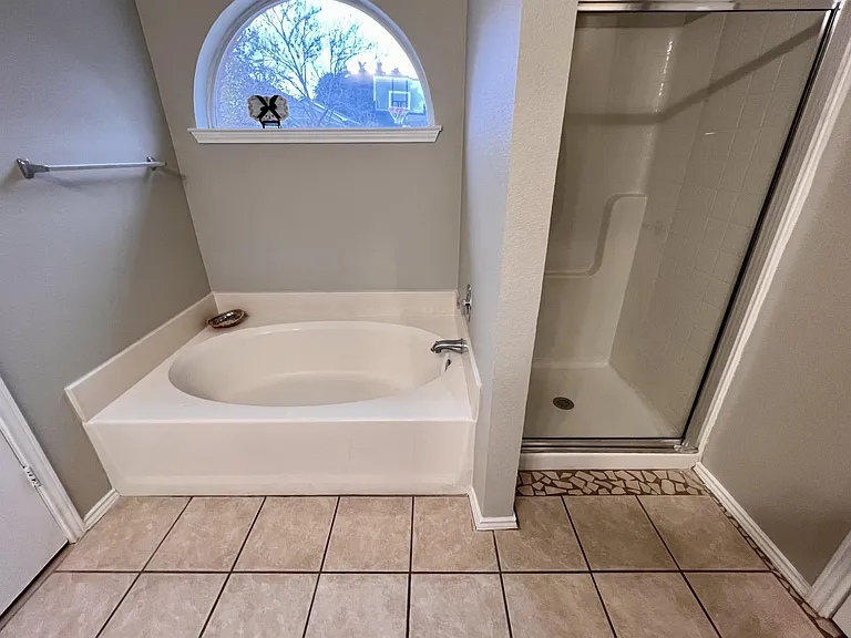 2805 Yorkfield Ct — Photo 18