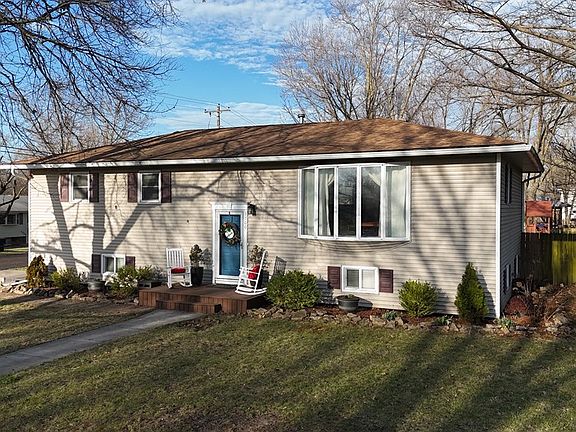 2nd image of 1700 Borden St
