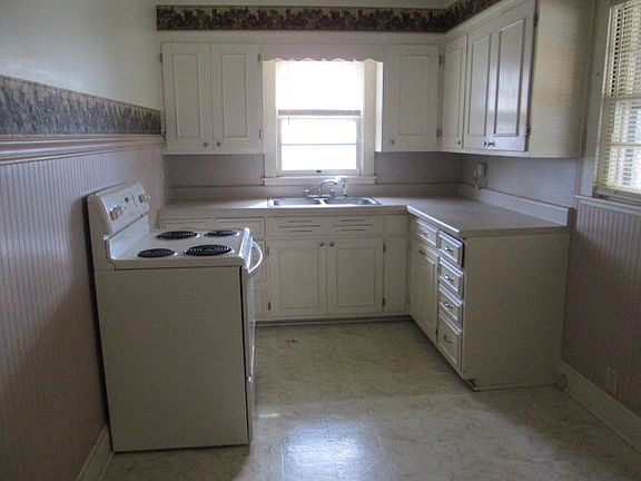 2nd image of 109 N Highland Ave