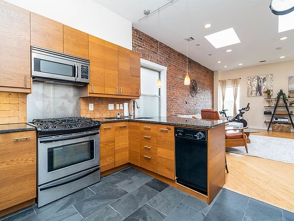 4th image of 324 Baldwin Ave #4AA
