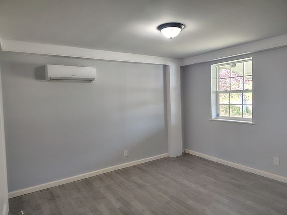 4th image of 414 Rutledge Pike #A