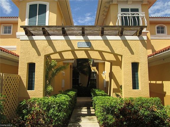 Private courtyard entry!