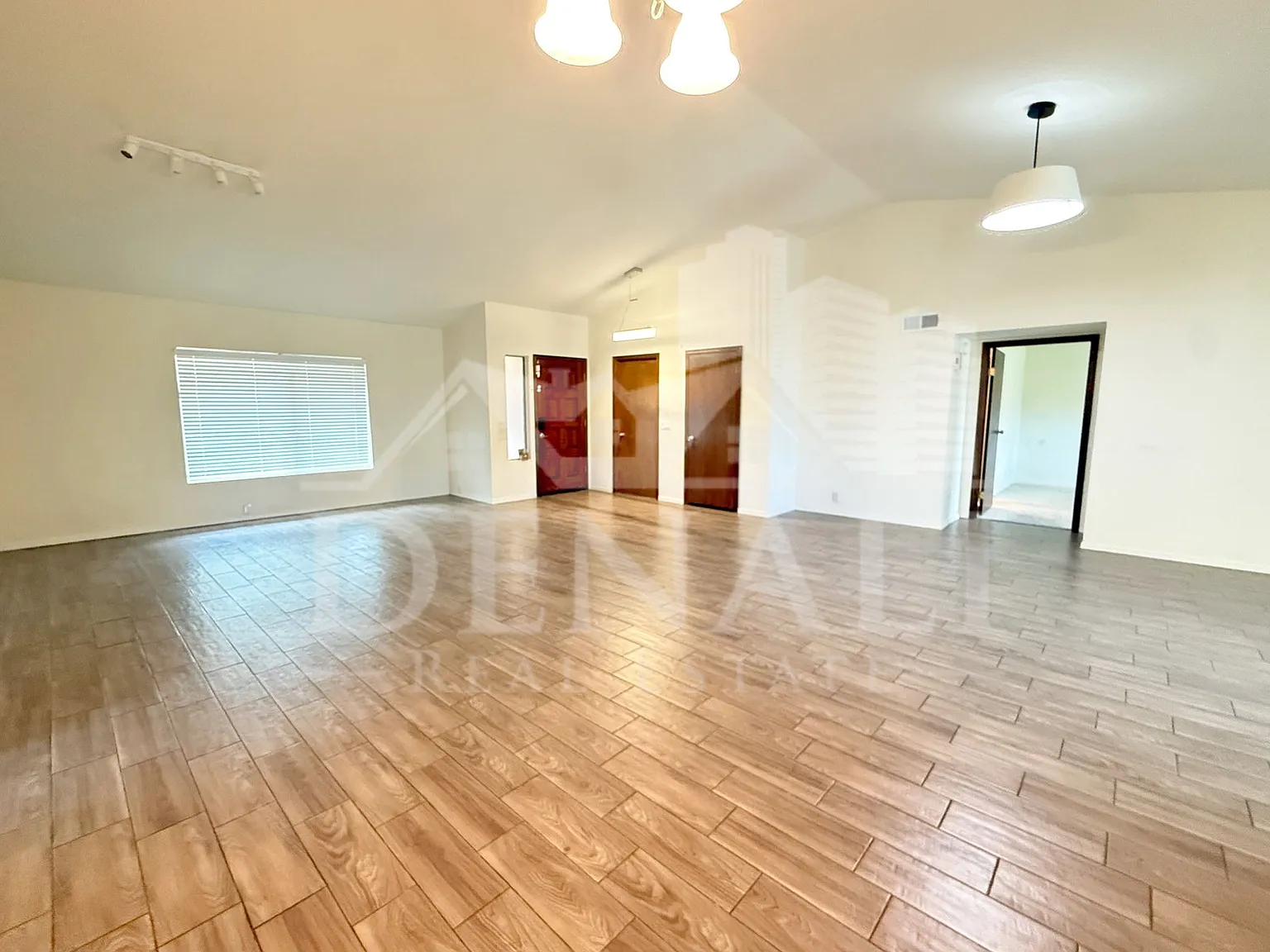4 bed, 2.0 bath, 2115 sqft, $2,995 — Photo 4