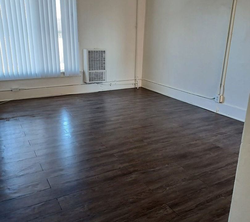 1st image of 2913 S Flower St #B05