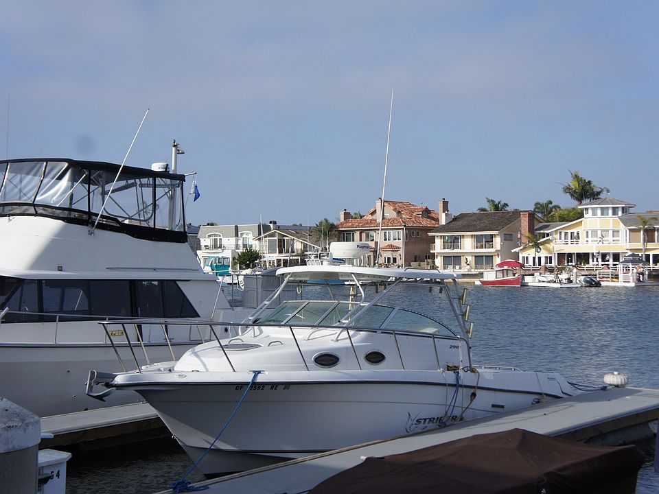Hunting Harbor steps away