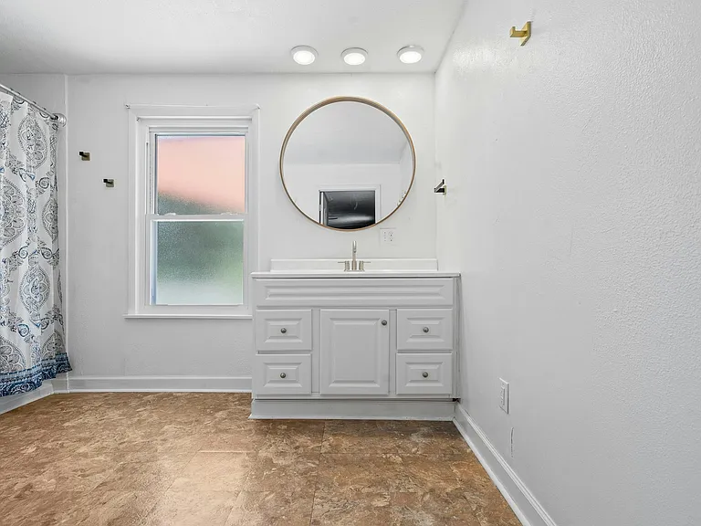 212 SE Kalash Rd — Photo 32