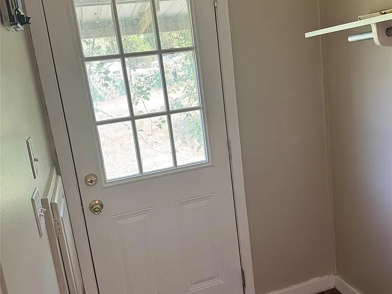 307 Ella Ln — Photo 8