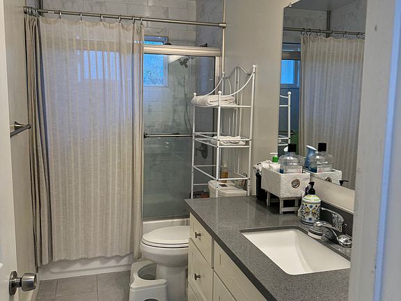 2nd image of 1289 Flora Ave #1289
