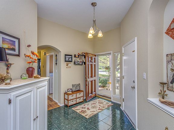 5th image of 1007 Woodview Dr