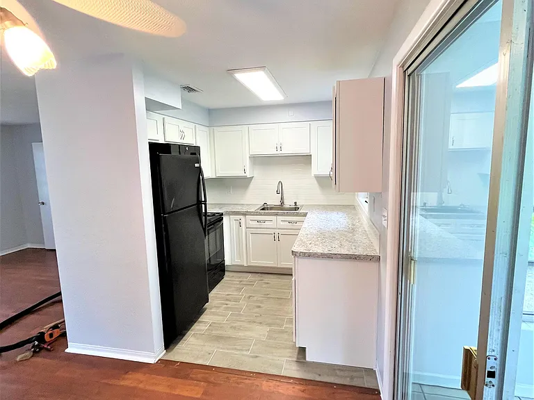 305 Trudgeon Dr — Photo 2