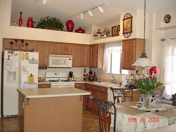 Nice Open Kitchen - Includes another window seat