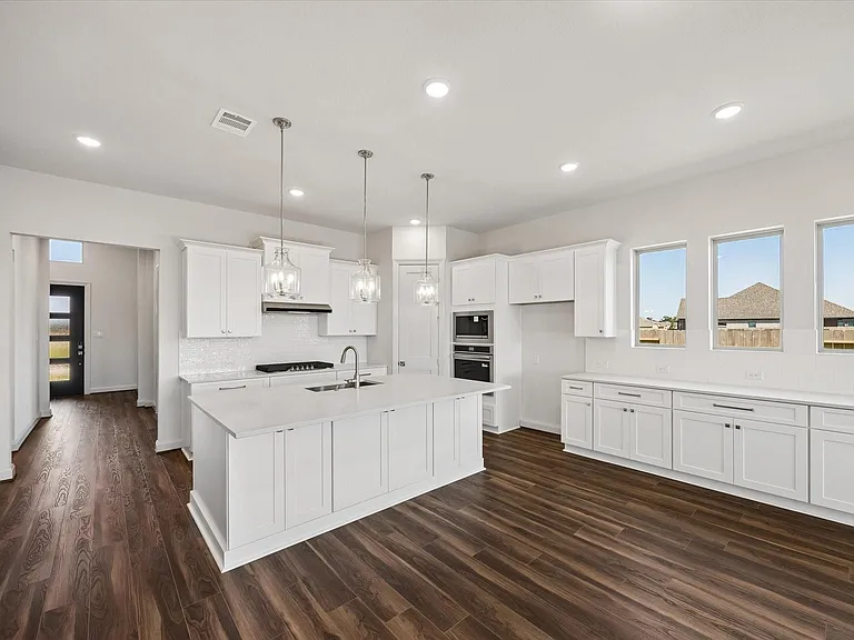308 Legacy Point Dr — Photo 3