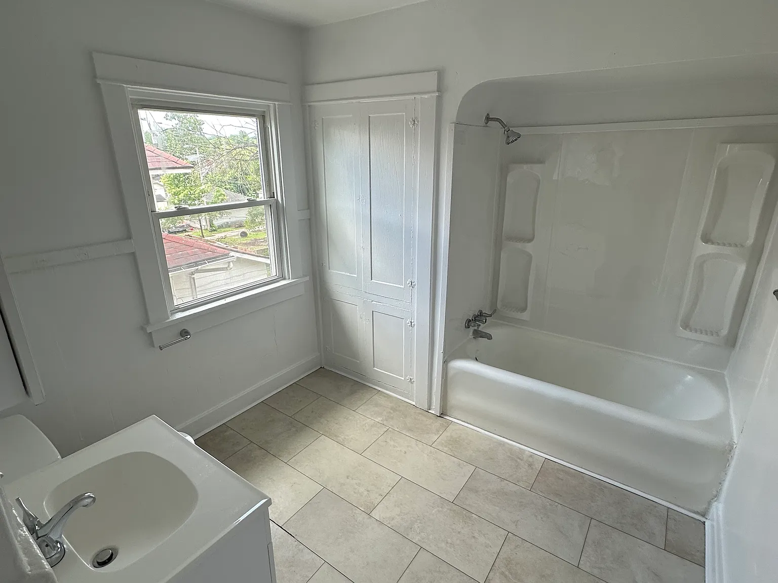 3 bed, 1207 sqft, $1,200 — Photo 2