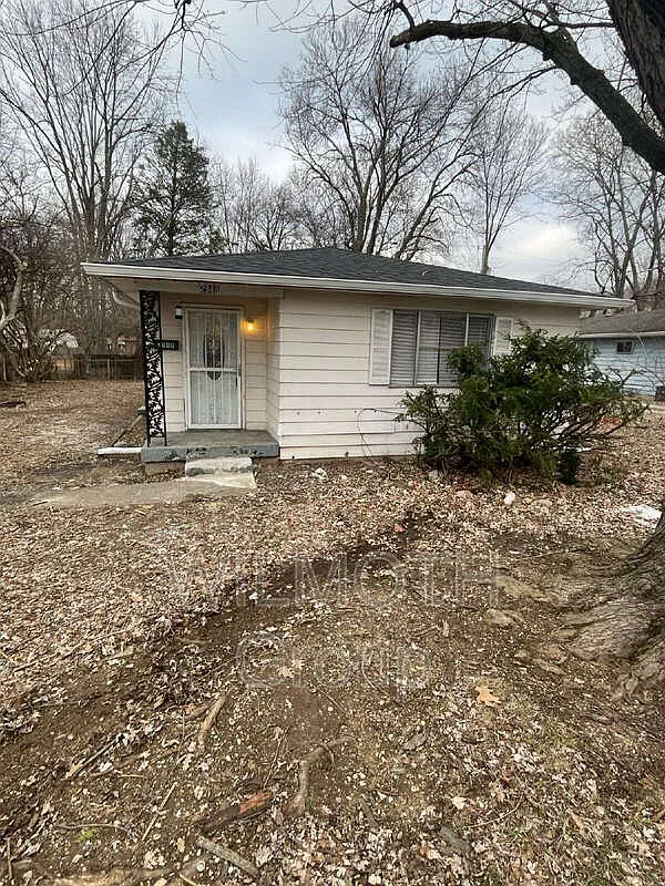 2948 Roberta Dr photo 1