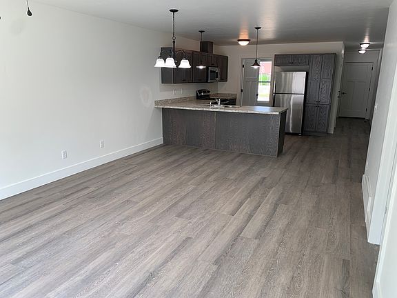 5th image of 1704 S Woodland Dr
