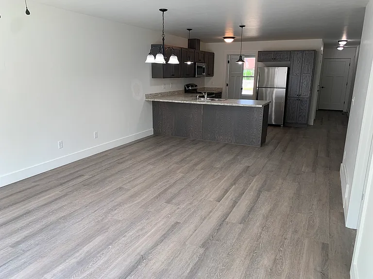 1704 S Woodland Dr — Photo 5