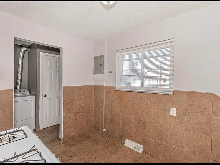 23673 Banbury Cir #B — Photo 11