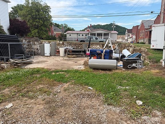 5th image of 306 Maple Ave