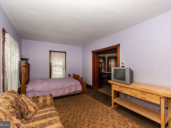 4th image of 1853 E Chestnut Ave