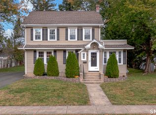 24 Giddings Avenue, Windsor, CT 06095