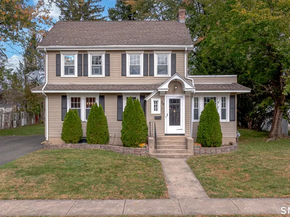 24 Giddings Avenue, Windsor, CT 06095