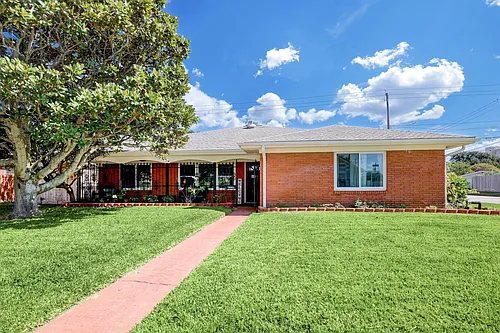 2824 E Palm Cir Photo 1
