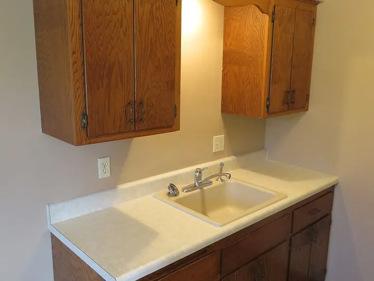 638 W State St — Photo 3