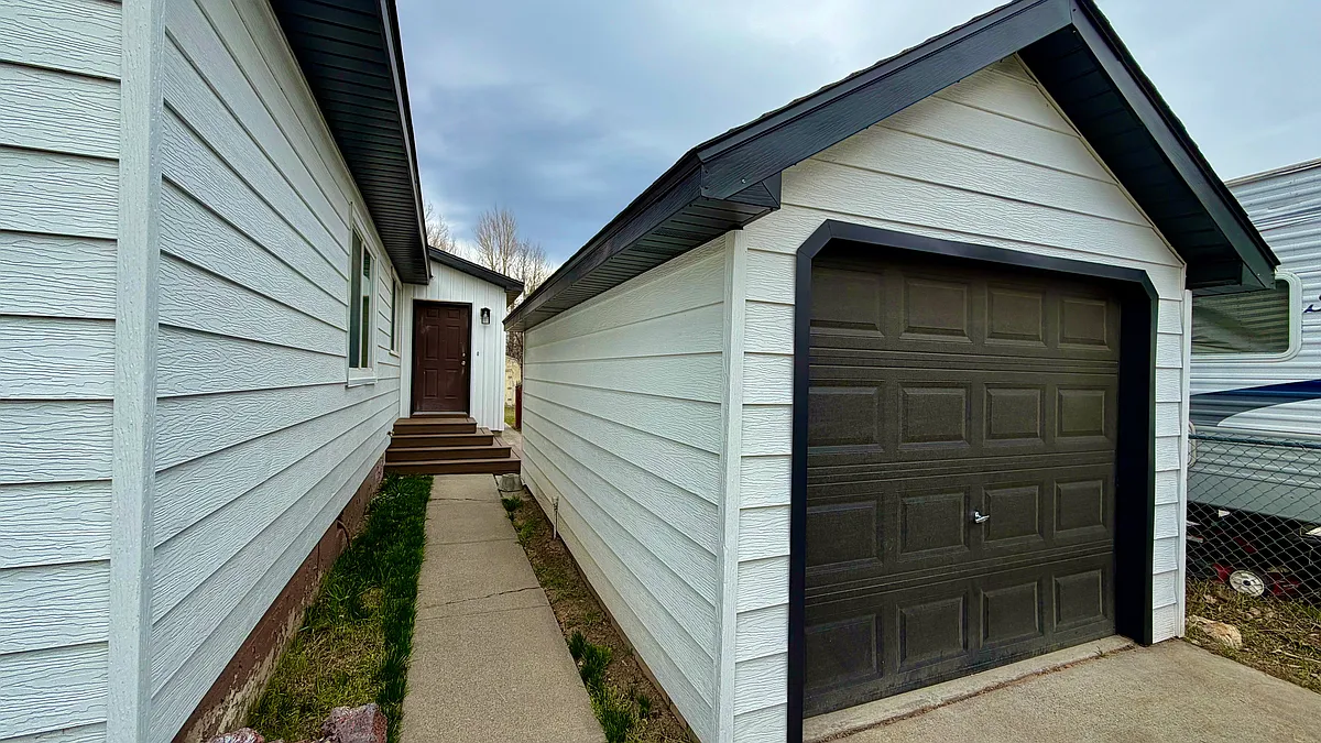 Building Photo - 145 N Byron Ave #A