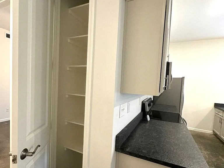 Overton Square Flat Now Available for lease @ 78 N. Rembert! — Photo 5