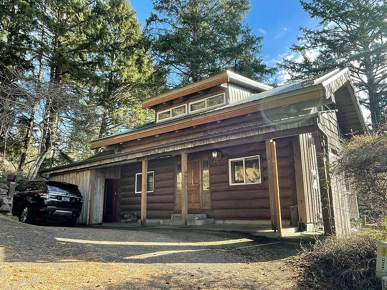 8475 Treasure Rocks Rd — Photo 1