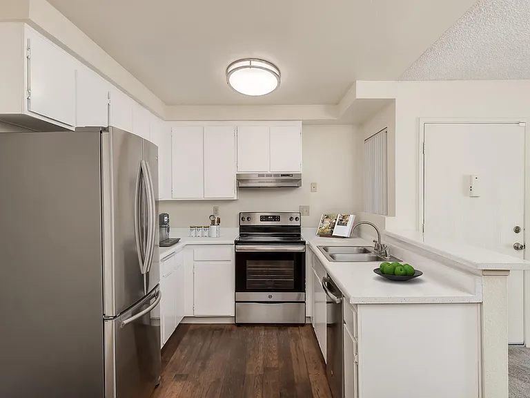 Greenbrier Apartments — Photo 8