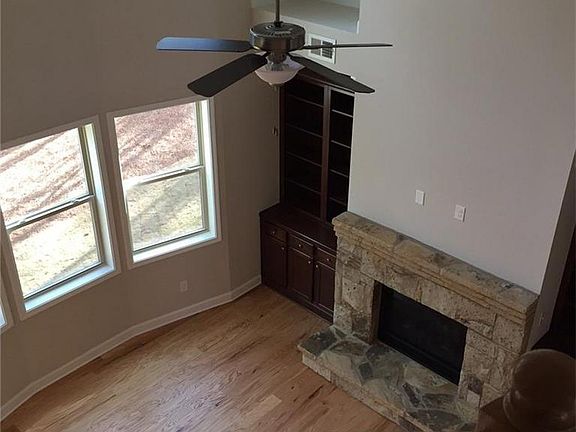 4th image of 445 Hathaway Ave