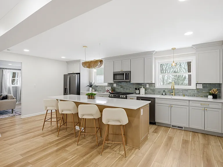 624 Orchard Hill Dr — Photo 2