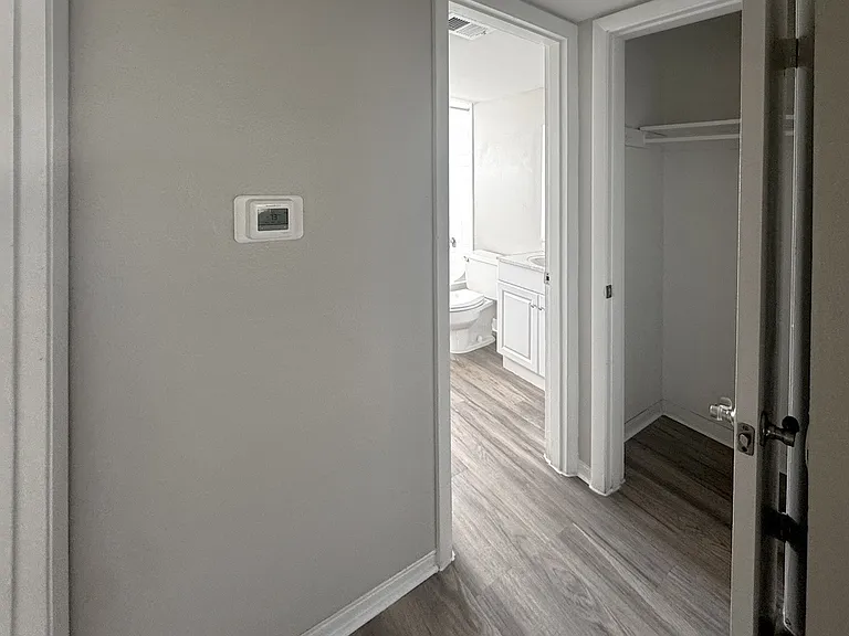 Park Apartments — Photo 14