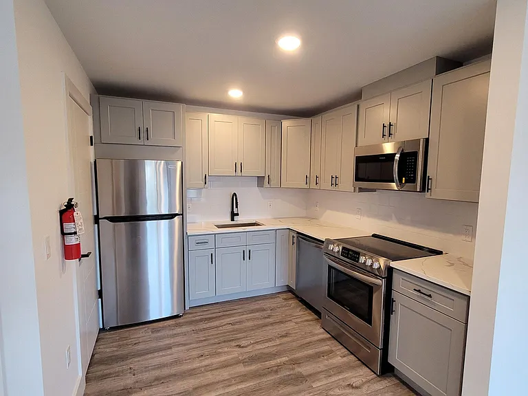 242 Spring St #2 — Photo 7