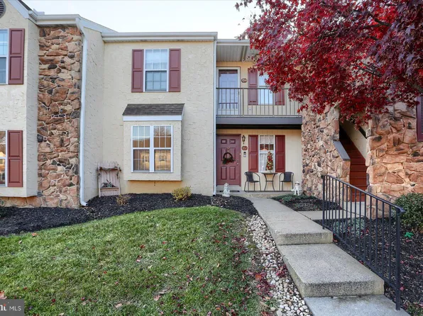 153 Oak Knoll Cir, Millersville, PA 17551