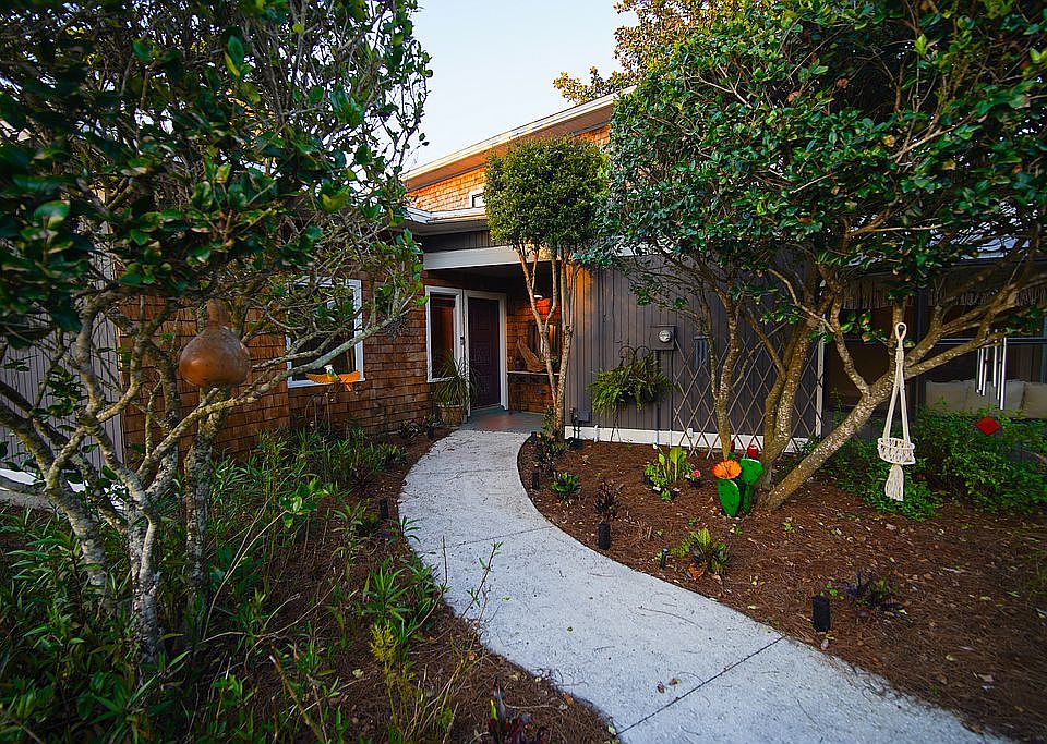 1st image of 35 Garden Dr