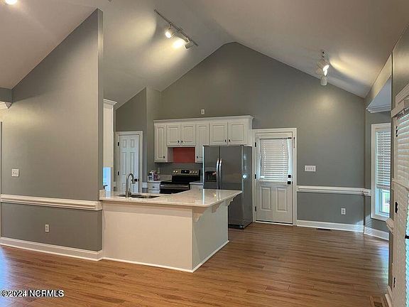 3rd image of 4434 Surrey Meadows Dr