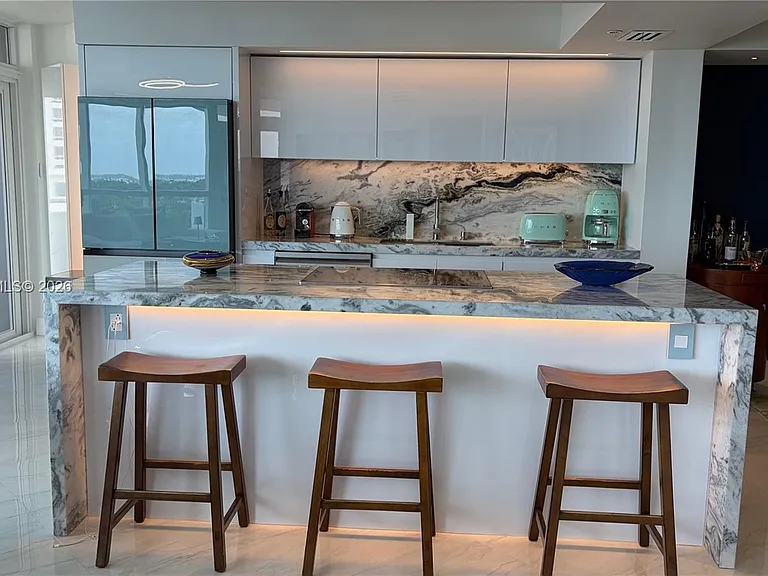 6301 Collins Ave #1207 — Photo 4