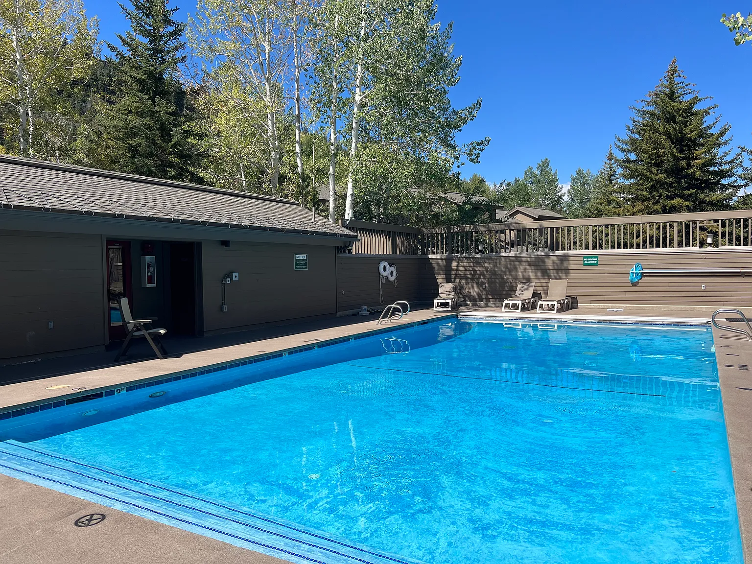 4 bed, 2527 sqft, $8,250 — Photo 3