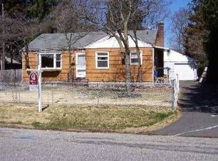 15 W 16th St, Huntington Station, NY 11746