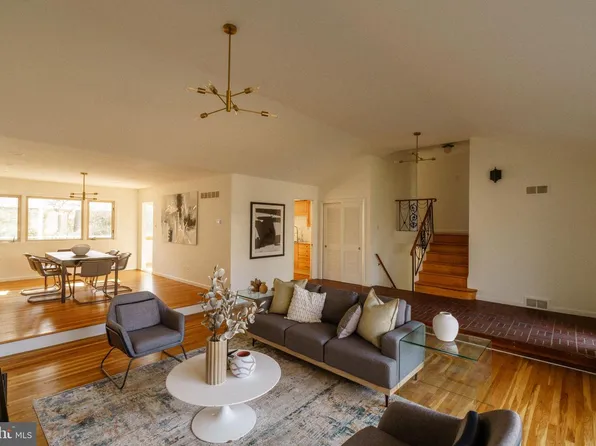 7913 Louise Ln, Wyndmoor, PA 19038