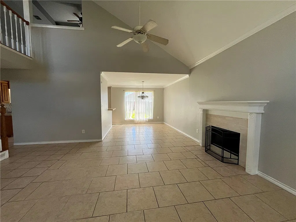 3 bed, 2.5 bath, 1700 sqft, $2,488 — Photo 4