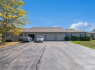 9343 Parkview Cir, Grand Blanc, MI 48439