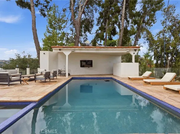 5252 Darro Rd, Woodland Hills, CA 91364